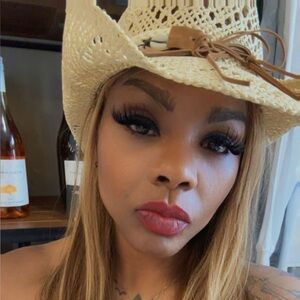 Meet your Posher, Cheronda